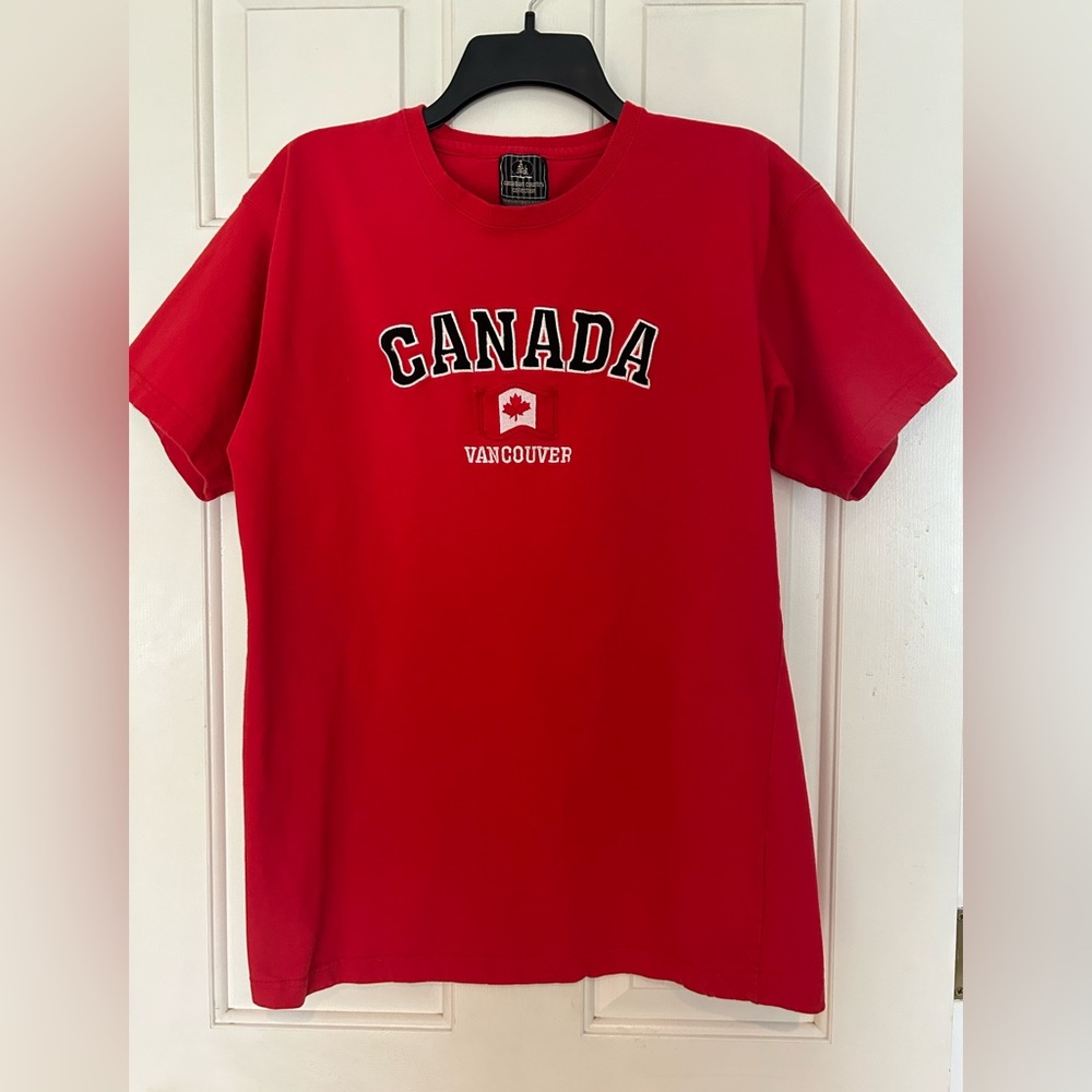 Women’s Canadian Country Collection Teeshirt. Size LG.